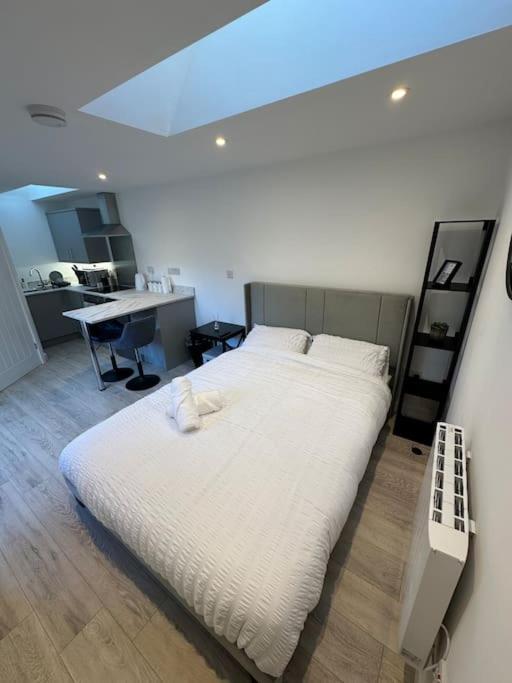 Whitsun - Brand New Listing! Apartament